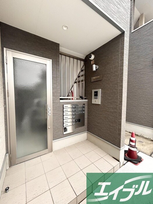 物件外観写真5　(エントランス部分)