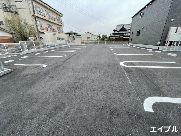物件外観写真2　(駐車場)