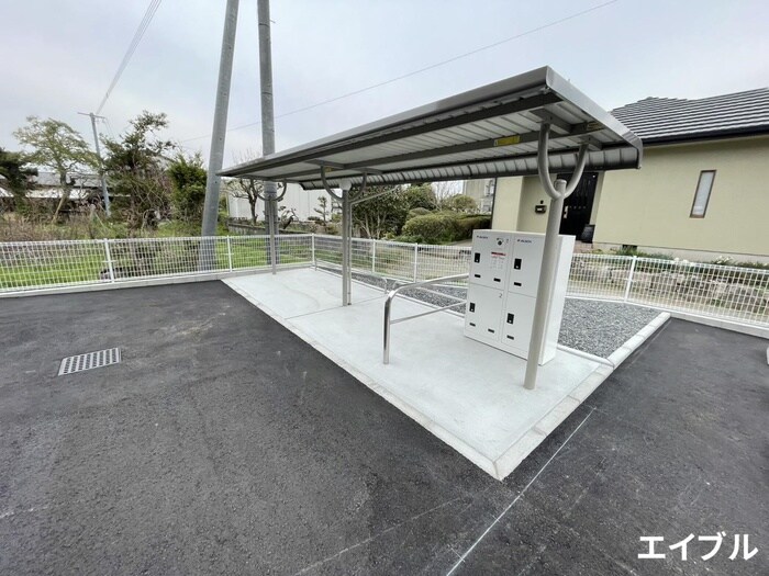 物件外観写真3　(駐輪場)