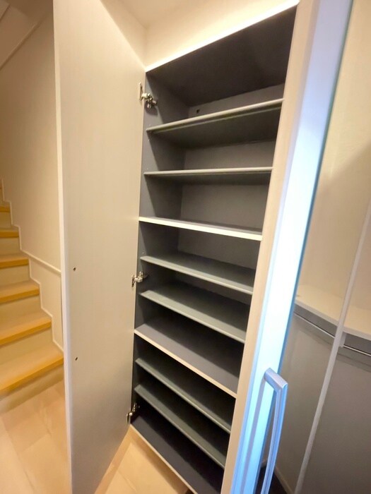 物件内観写真11　(靴箱)