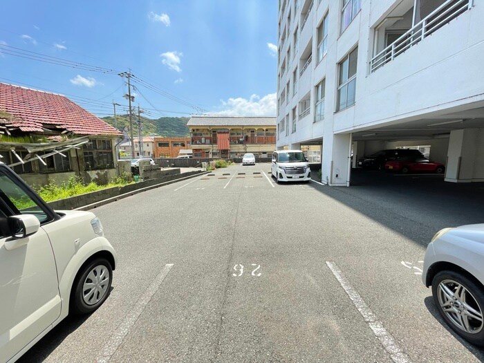 物件外観写真3　(駐車場)