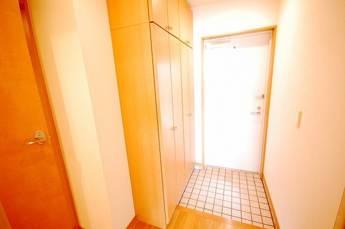 物件内観写真9　(玄関)