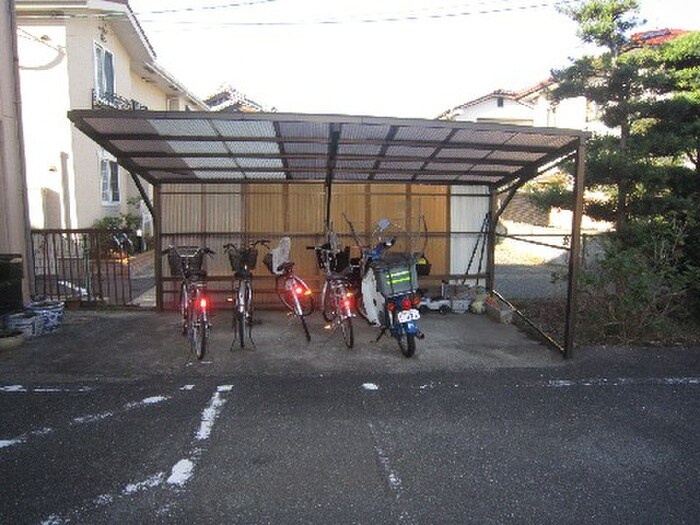 物件外観写真2　(駐輪場)