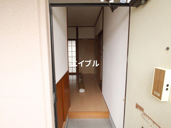 物件内観写真12　(玄関)