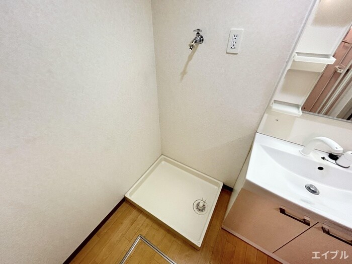 物件内観写真11　(洗濯機置場)