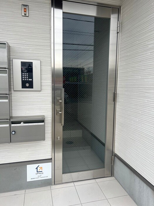 物件外観写真4　(エントランス部分)