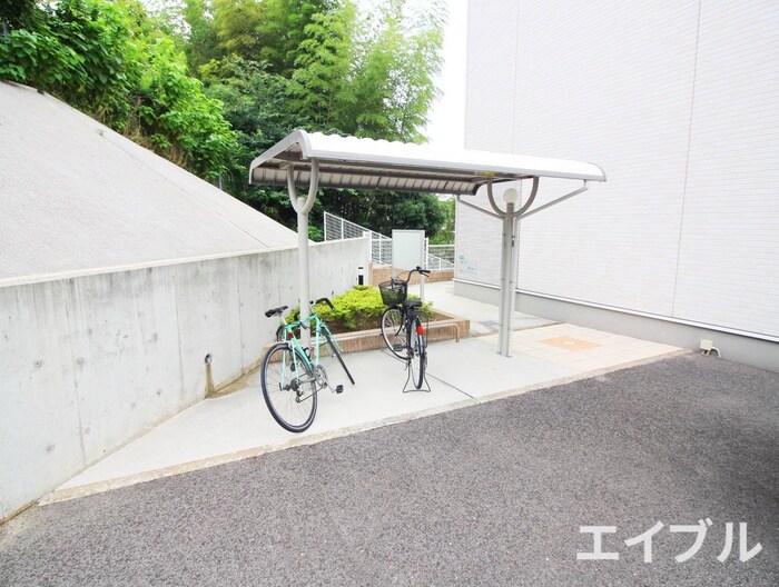 物件外観写真3　(駐輪場)