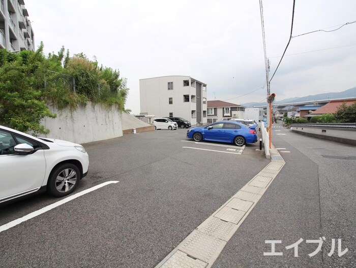 物件外観写真5　(駐車場)