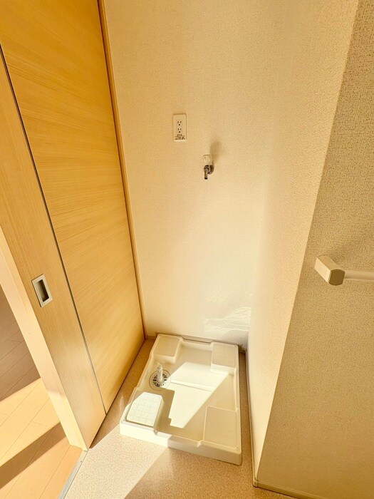 物件内観写真18　(洗濯機置場)