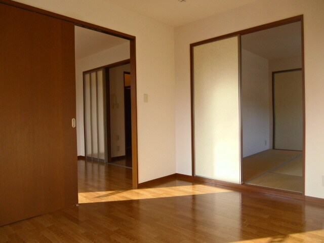 物件内観写真3　(居室)