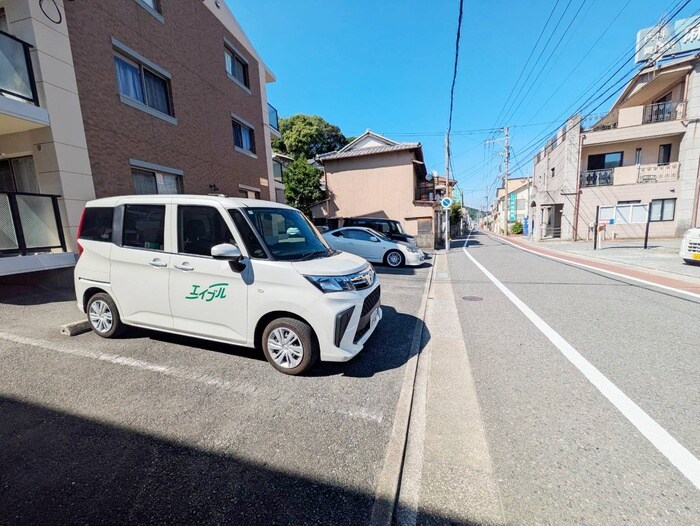 物件外観写真2　(駐車場)