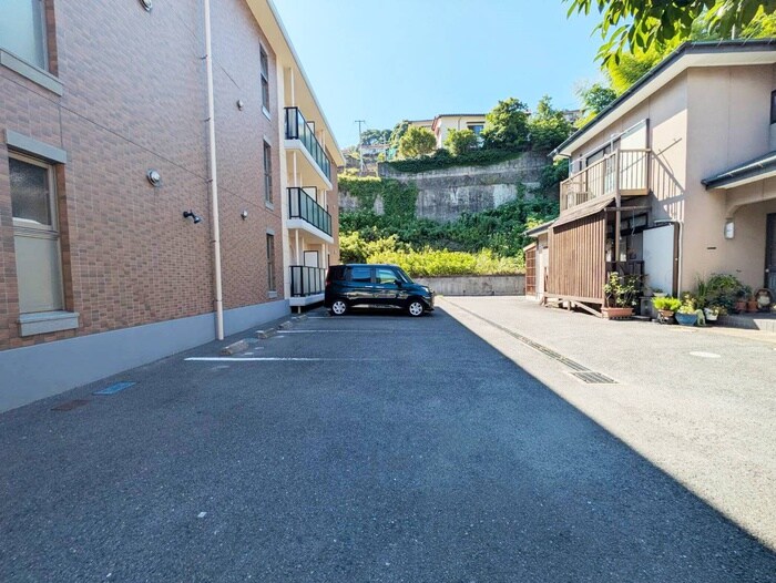 物件外観写真5　(駐車場)