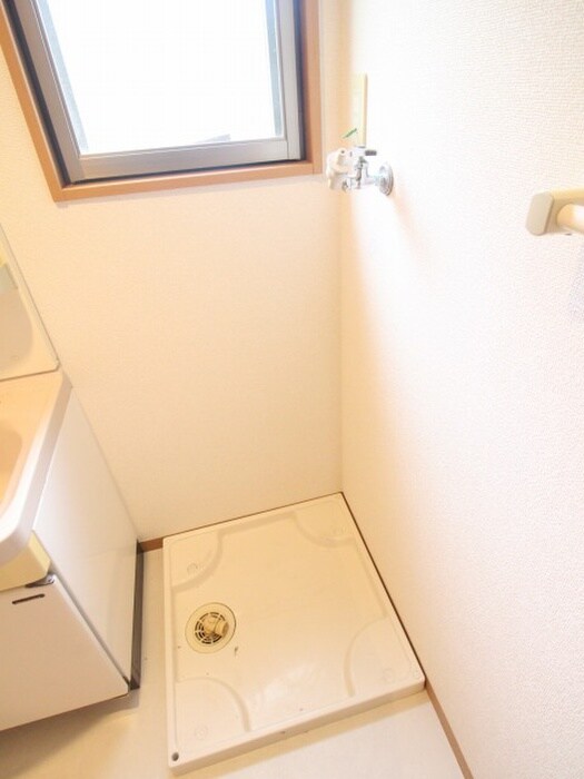 物件内観写真11　(洗濯機置場)