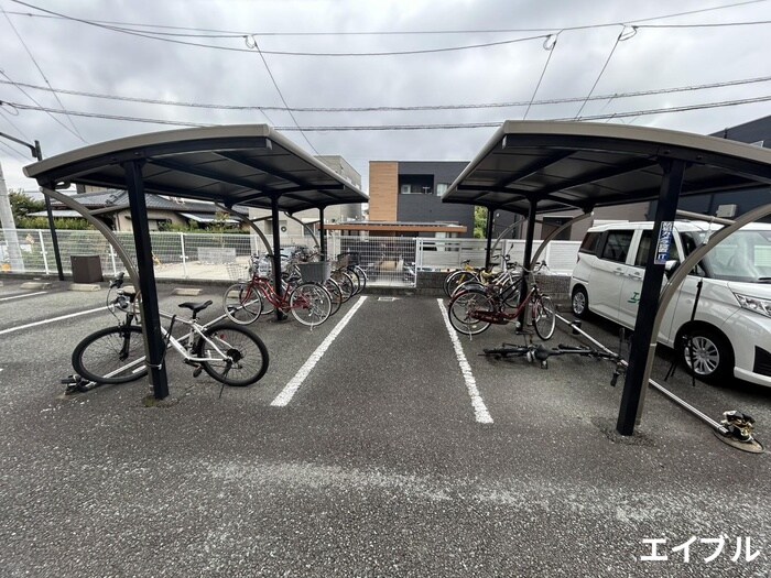 物件外観写真3　(駐輪場)