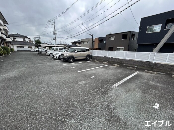 物件外観写真4　(駐車場)