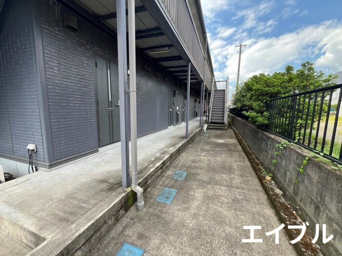 物件外観写真6　(エントランス部分)