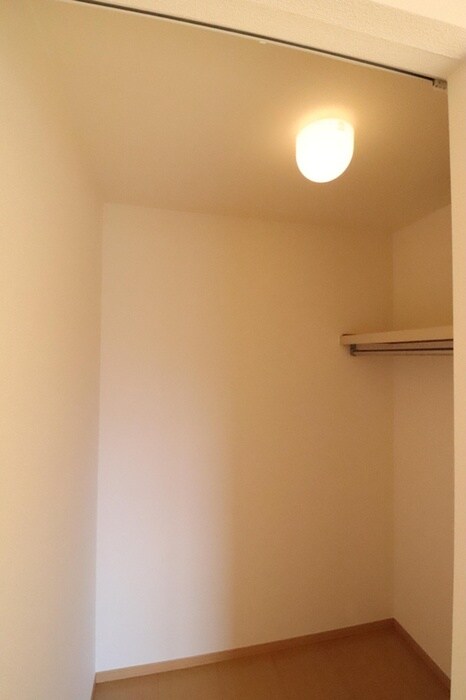 物件内観写真12　(収納)