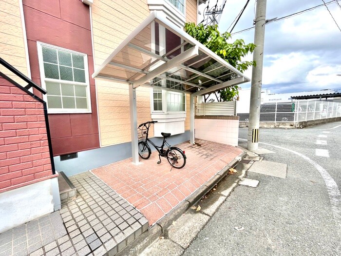 物件外観写真2　(駐輪場)