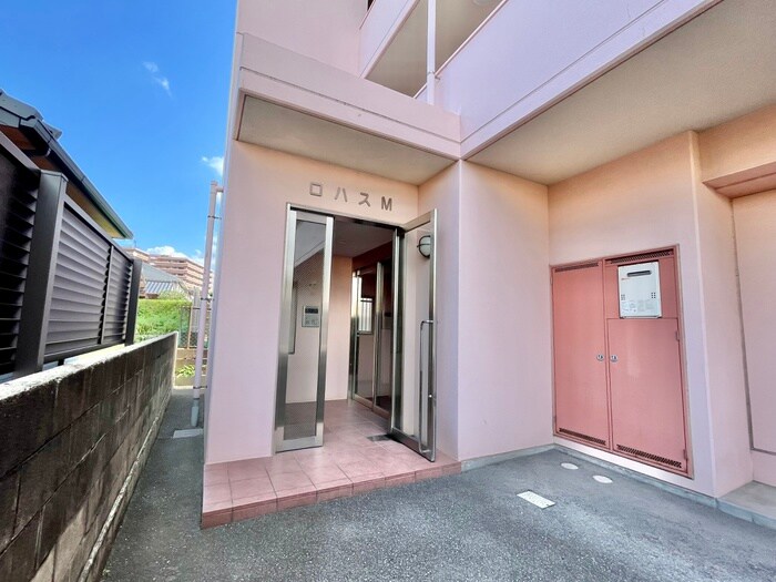 物件外観写真2　(エントランス部分)