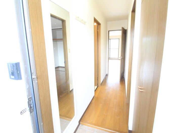 物件内観写真10　(玄関)