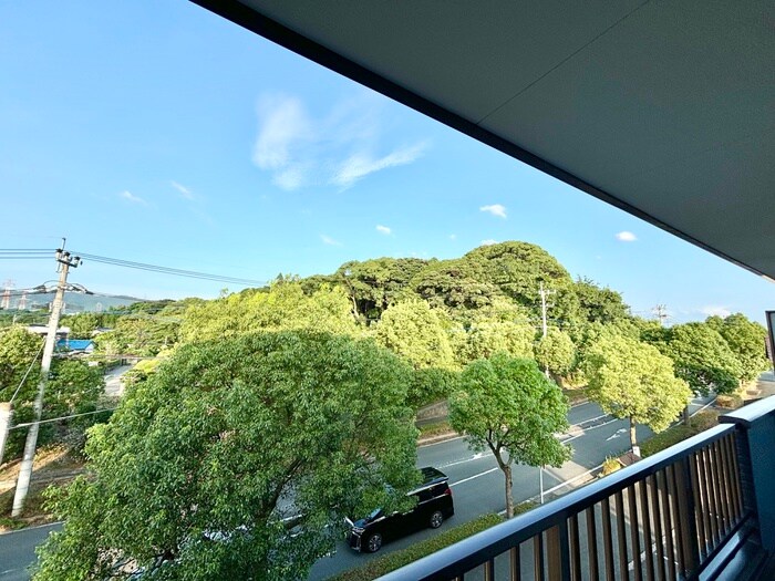 物件内観写真11　(室内からの展望)