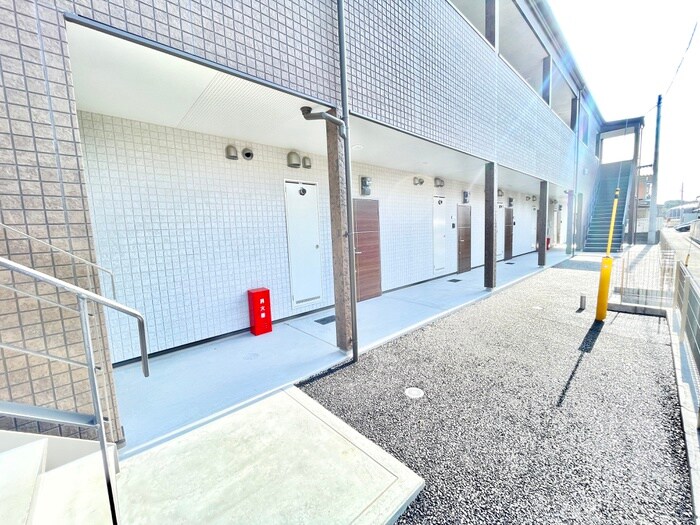 物件外観写真4　(エントランス部分)