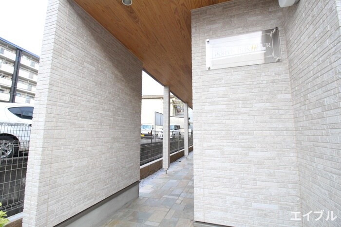 物件外観写真4　(エントランス部分)