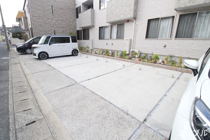 物件外観写真5　(駐車場)