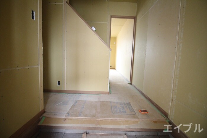 物件内観写真12　(玄関)