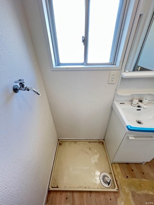 物件内観写真13　(洗濯機置場)