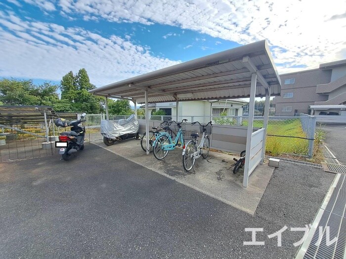 物件外観写真3　(駐輪場)