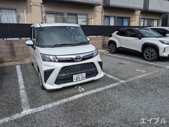 物件外観写真6　(駐車場)