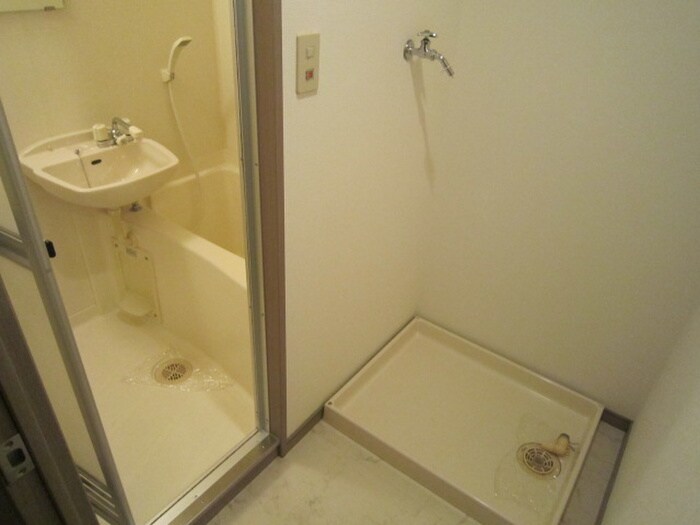 物件内観写真14　(洗濯機置場)