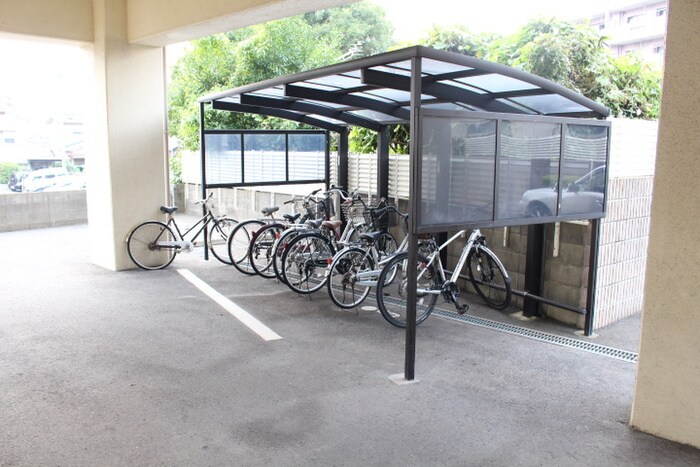 物件外観写真3　(駐輪場)