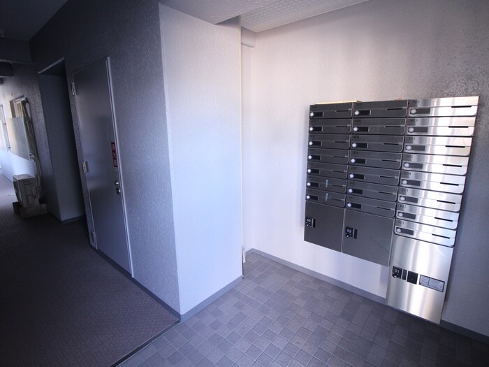 物件外観写真5　(エントランス部分)