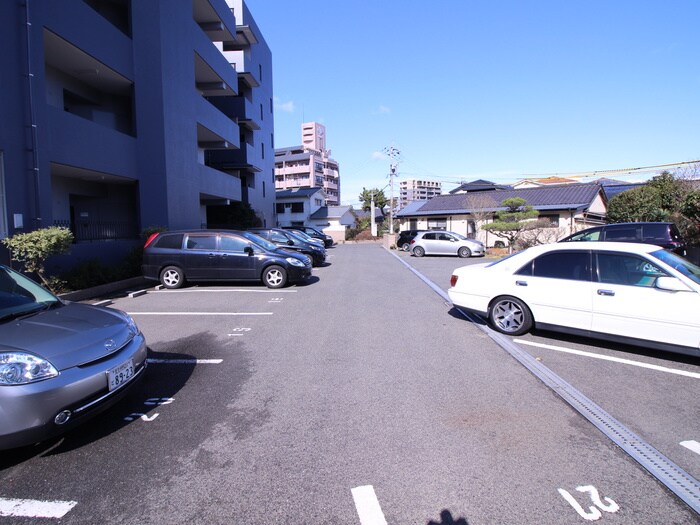 物件外観写真6　(駐車場)