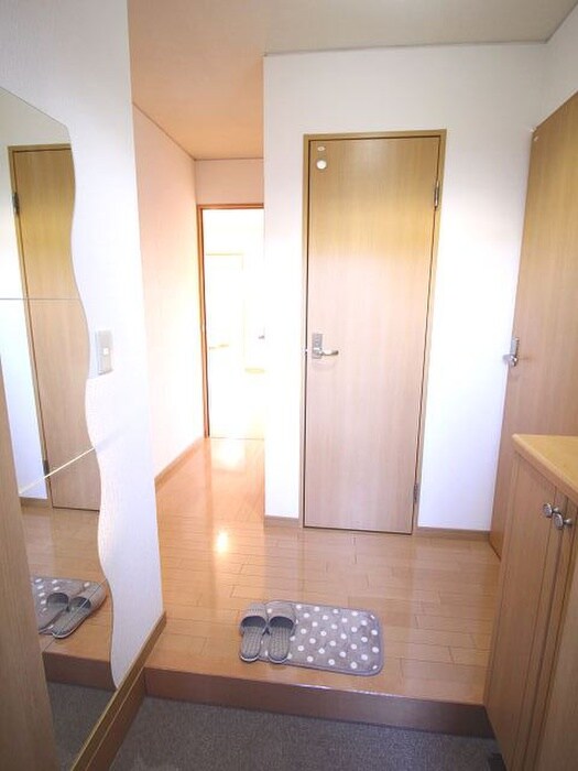 物件内観写真14　(玄関)