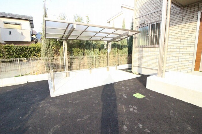 物件外観写真2　(駐輪場)