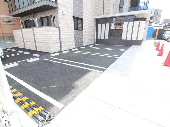 物件外観写真5　(駐車場)