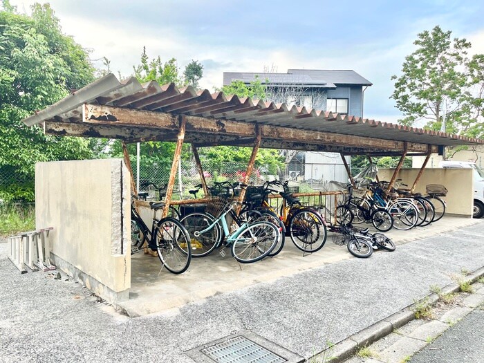 物件外観写真3　(駐輪場)