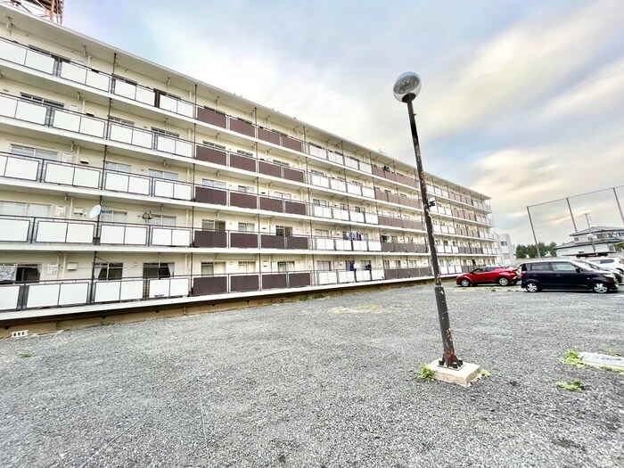 物件外観写真4　(駐車場)