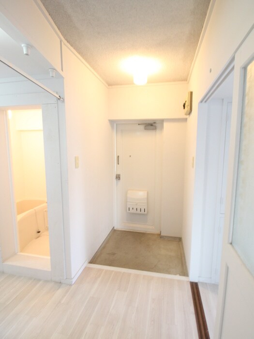 物件内観写真13　(玄関)