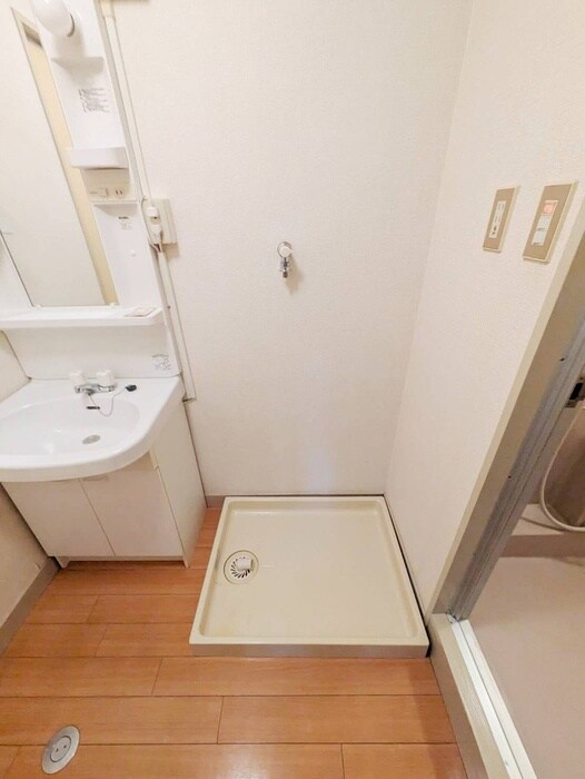 物件内観写真12　(洗濯機置場)