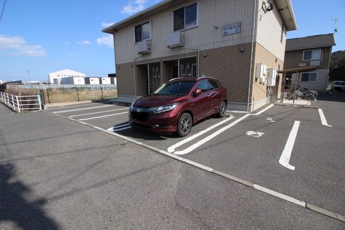 物件外観写真2　(駐車場)