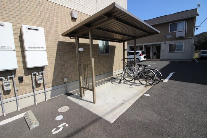 物件外観写真3　(駐輪場)