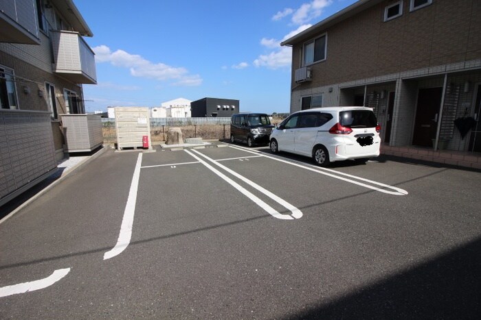 物件外観写真5　(駐車場)