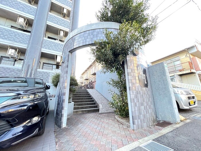 物件外観写真3　(エントランス部分)