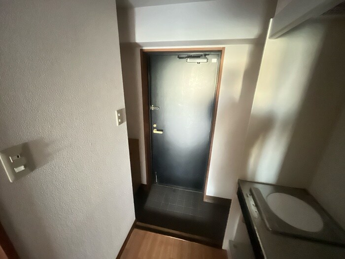 物件内観写真9　(玄関)
