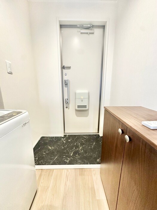 物件内観写真12　(玄関)