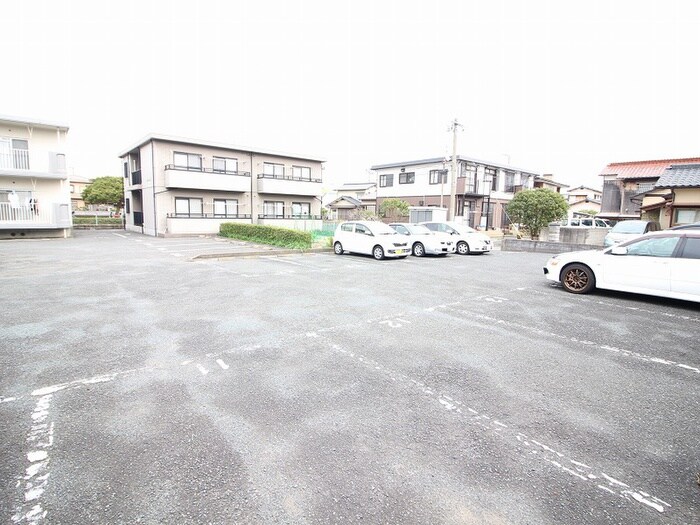 物件外観写真2　(駐車場)